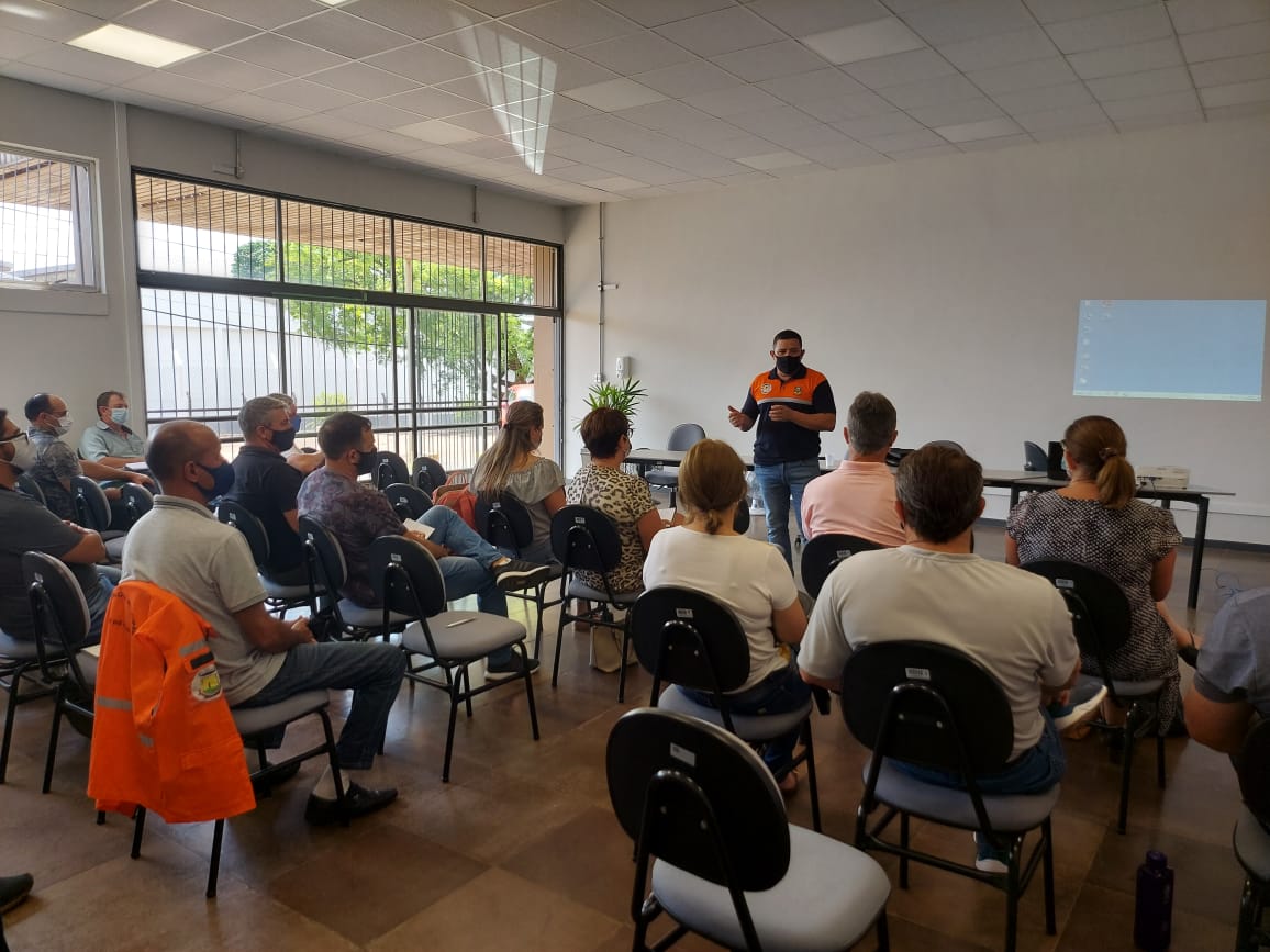 ESTIAGEM É DEBATIDA NA REGIÃO